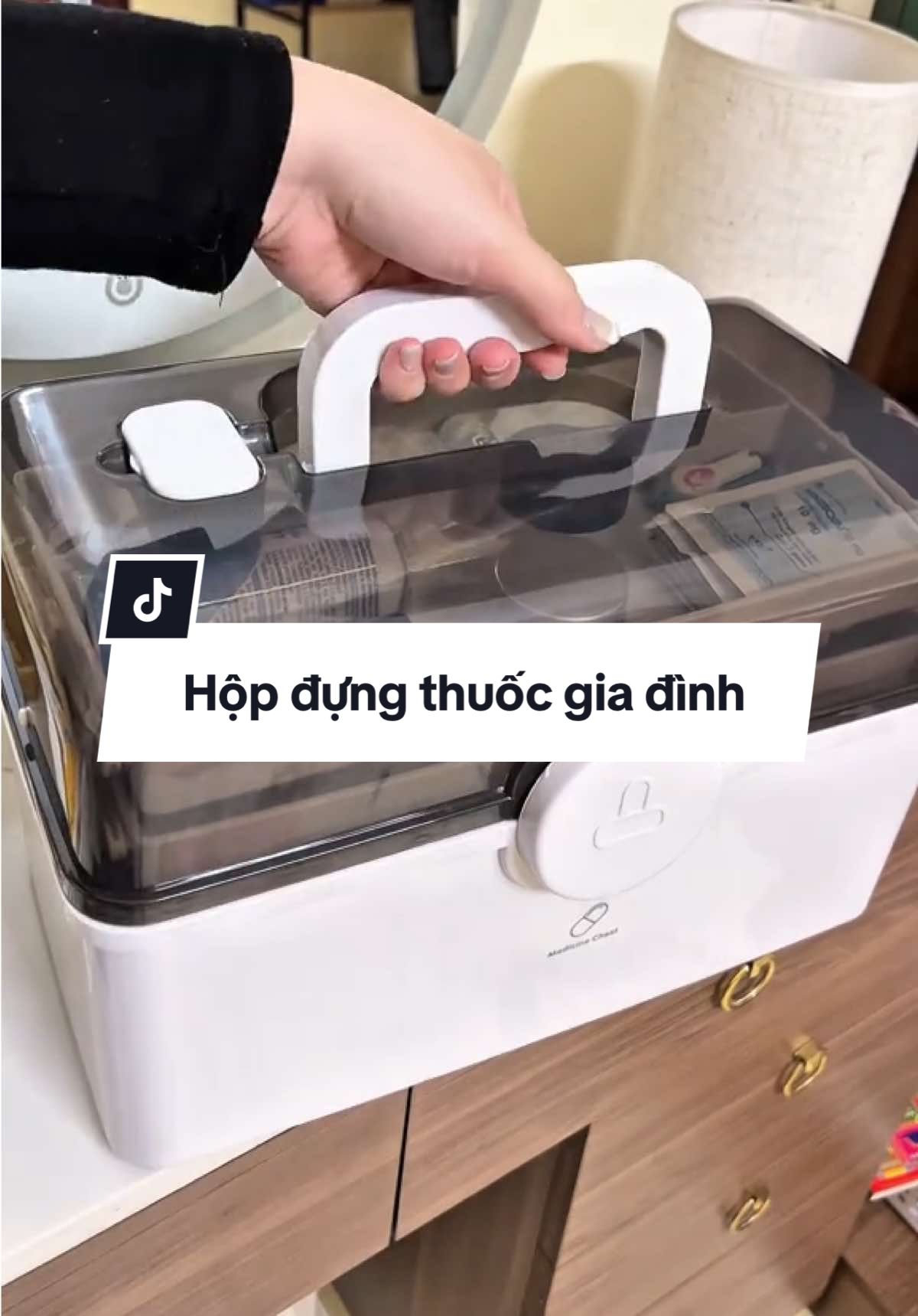 Có cái hộp đựng thuốc này ngọn ngàng, để ko bị bụi mà còn dễ tìm nữa các bà ạ #hopdungthuocgiadinh #mevabe #hopdungthuoc 