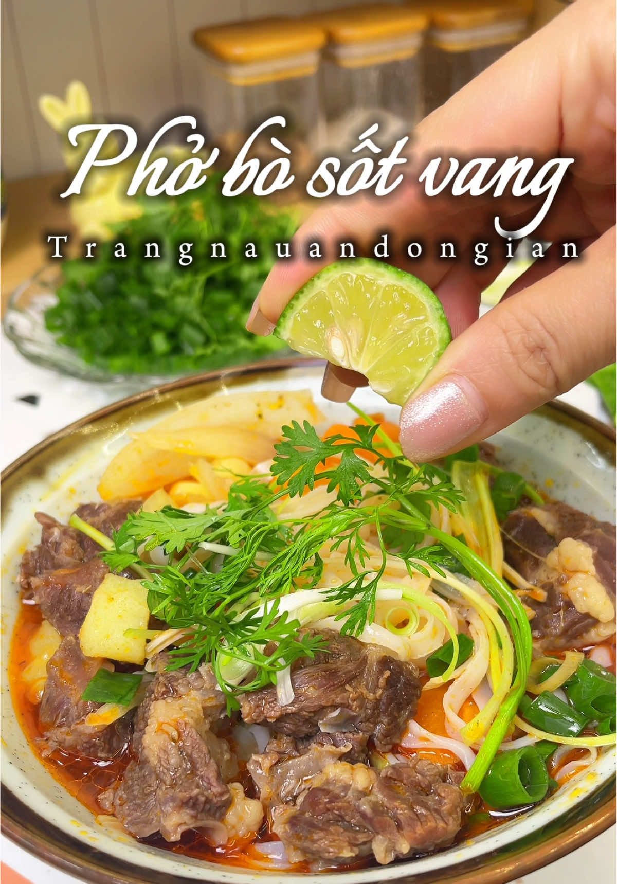 Seri test gói gia vị ướp sẵn ngày t3. Chốt 1 từ. Ngon. Nấu bò sốt vang không còn khó nữa vì 1 gói là đủ hết gia vị rồi. Vị nhức nhối luôn các bác ạ. Cho ck ăn bữa phở đi đừng bắt ăn cơm suốt nữa chán lắm #xuhuongthinhhanh #cooking #phobosotvang #bosotvang 