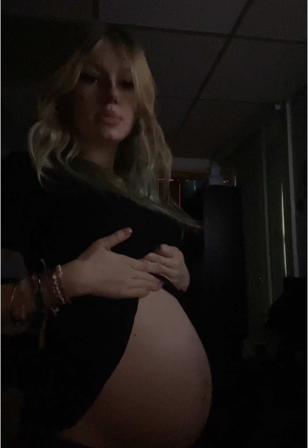 last bump update 😓 #fyp#foryou#bump#baby#babybump #goviral #viralvideo #pregnant #pregnanttiktok #pregnancy #3rdtrimester #teenmom #39weekspregnant #39weeks 