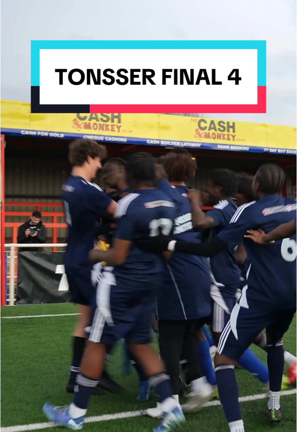 The first @Tonsser Football App United Final 4 journey finished with a crazy knockout tournament 🔥⚽️ You already know we had to put 1 of the best players from each of London/Birmingham/Manchester/Leeds against each other in a Top Baller 1v1 battle #topballer #football #Soccer #1v1 #tonsser #baller