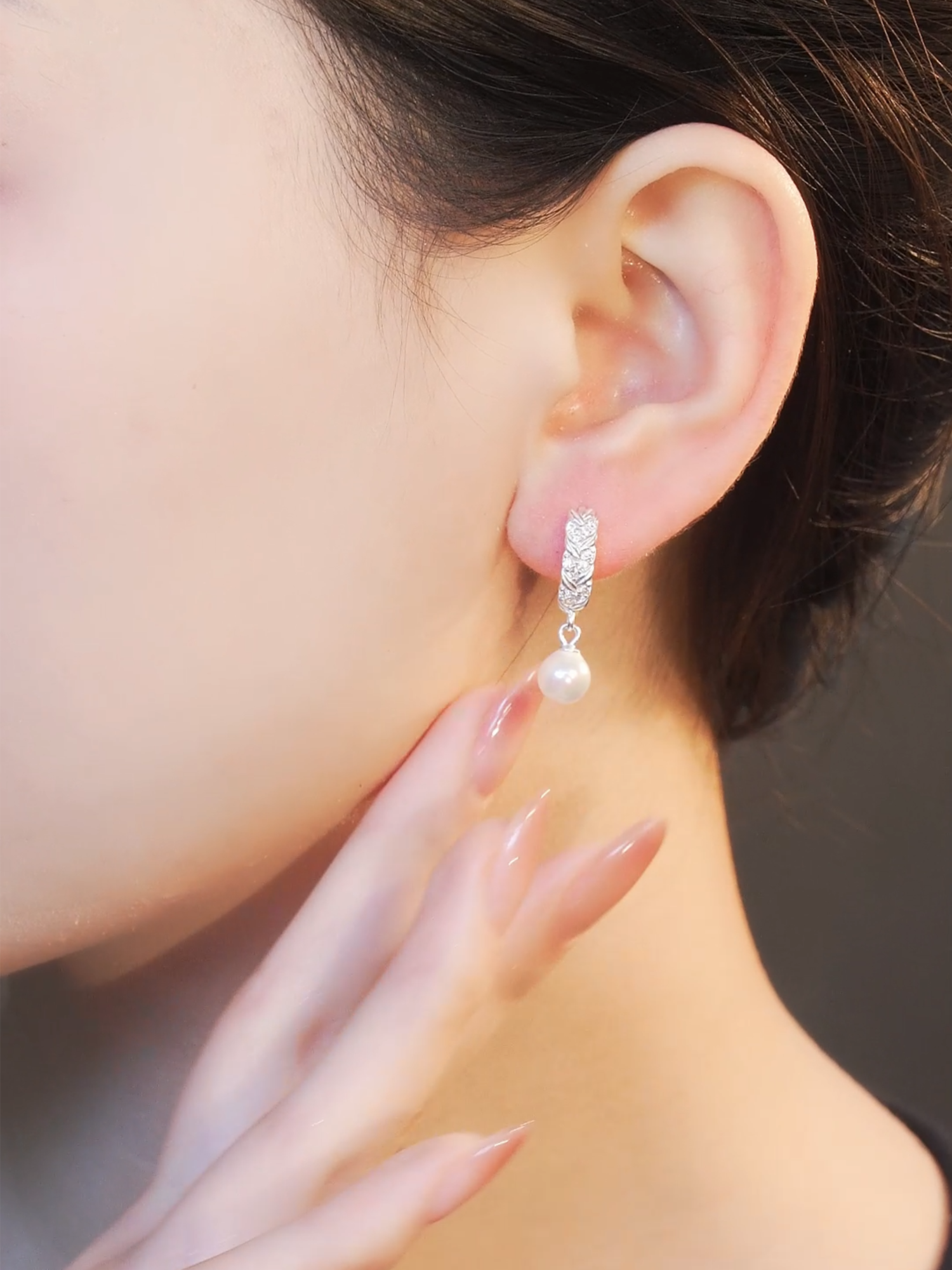 Khuyên tai bé bé xinh xinh, đeo lên thấy mình xinh xắn sang hơn hẳn! 😘#tleejewelry #khuyentaibactlee #lactaybactlee #lacchanbactlee #nhanbactlee #nhandoibactlee #daychuyenbactlee #trangsucbac