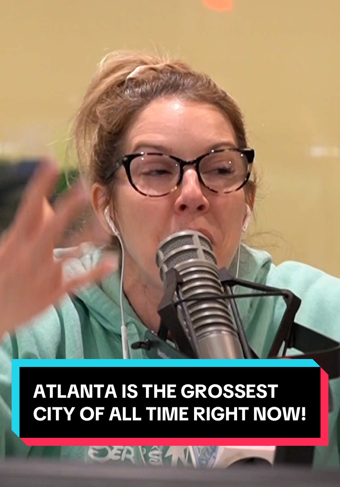 #ATLiens: how do you survive the pollen? 💛  #pollen #pollenseason #atlanta #atl 