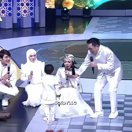 wkwk Abang L ga mau berhenti tiktokannya🤣 #leslar #muhammadlevianalfatihbillar #leshiativanabillar #abangL #rizkybillar #lestykejora #leslarlovers  #xyzbca #fyp #foryou #fypシ 