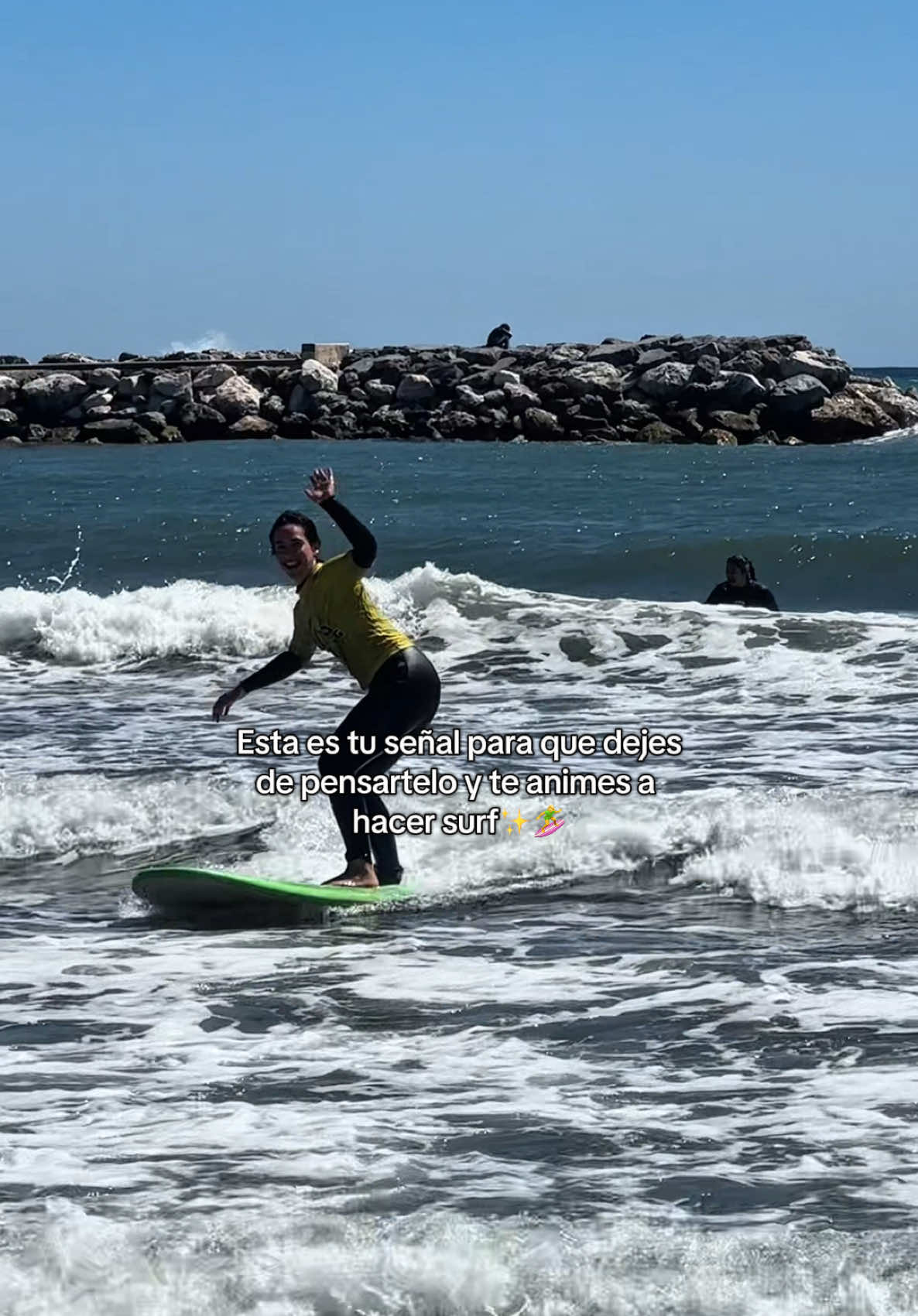 El surf es uno de los deportes mas divertidos que he probado✨🏄‍♀️🌊 @Dreisog Surf Club @Dreisog Surf Shop 