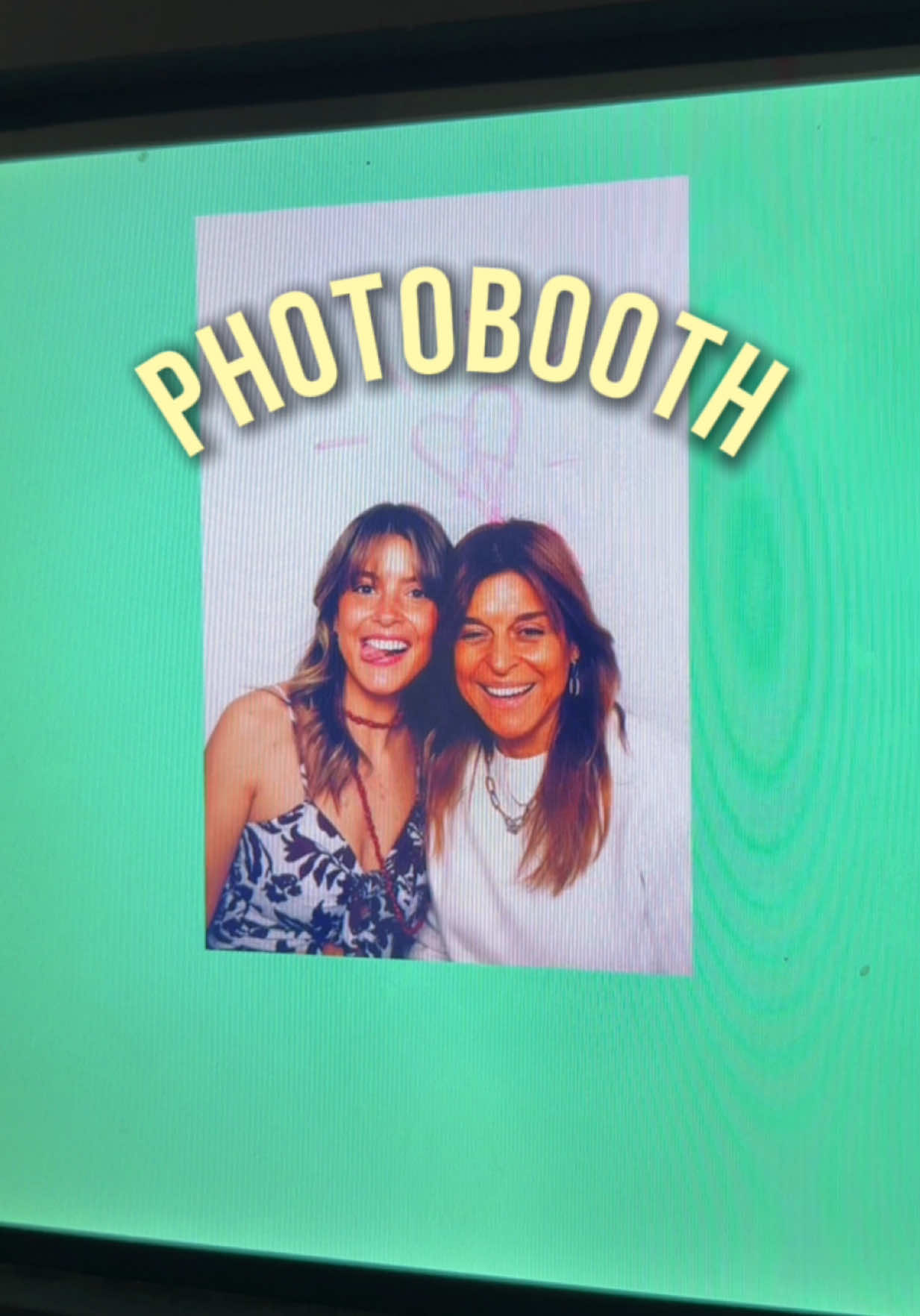 Alerta photobooth em Lisboa 🎞️ #maeefilha #momanddaughter #rodadesamba #samba #photobooth #lisbontips #lisbonguide #whattodoinlisbon 