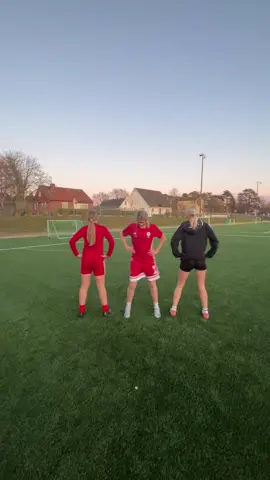 Börjar bli sommar 🙏🏻😆#dancers #fouryou #fotball #vellingeif #fördig 