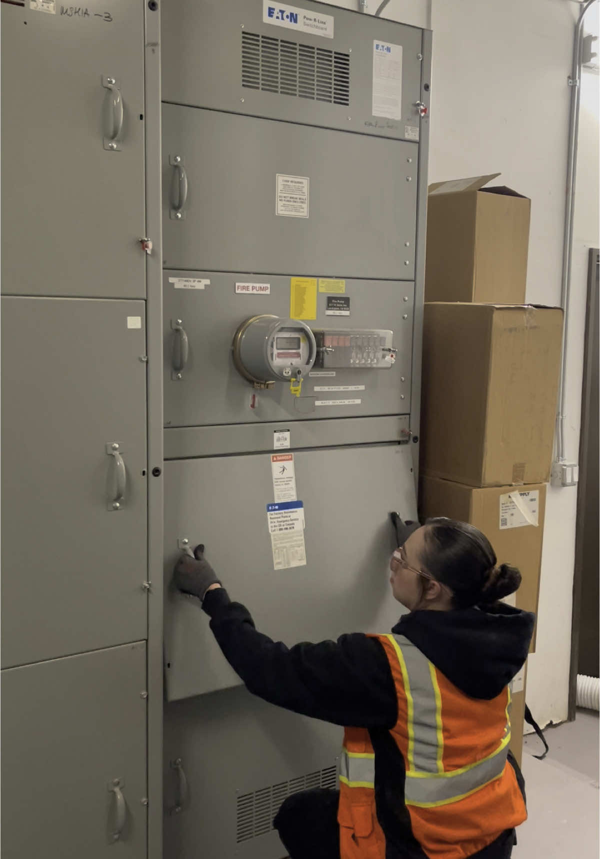 PMI in Electrical Room…1 service, 4 SWB sections & 2 panels😛#electrician #sparky #bluecollarbabe #femaleelectrician #tradeswoman #bluecollar #womeninconstruction #bluecollargirl #fyp 