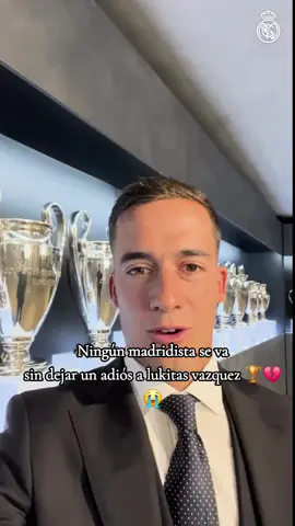 Lucas vazquez se despide con la afición del  Real Madrid 🏆💔 Se va el capitán 💔#futbol #despedida #popular #lucasvazquez #popular #paratii 