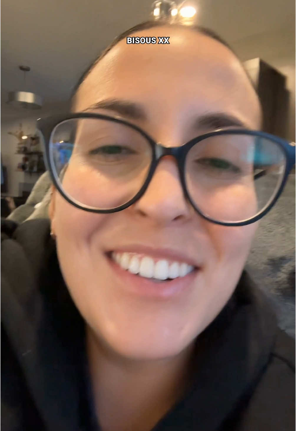 Réponse à @♥️MoM🌺Vale♥️ 1realsamanthaleclerc C’EST MOE LA LÉGENDE. Pis avez-vous un voisin qui frenche bien par chez vous ? #kiss #fake #fakesituation #snapscore #tiktokviral #tiktoknews 