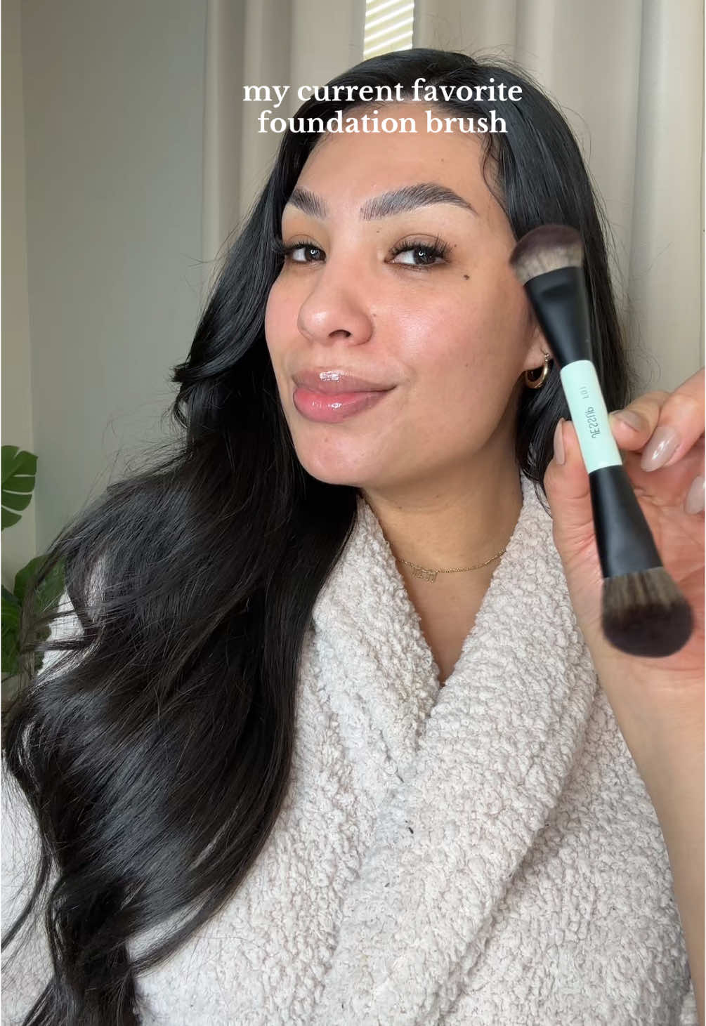 my favorite foundation brush 🤍  -f01 @JessupBeauty  #foundationbrush #jessupbrushes #paratii 