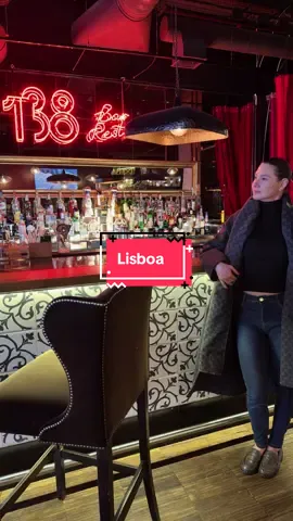 Sabe aquele lugar que te conquista tanto que você quer voltar? Foi exatamente isso que aconteceu comigo no @138liberdadehotel! Já tinha ficado aqui com meu amor e… repetimos a dose! Quarto super espaçoso, restaurante delicioso, bar e academia impecáveis e uma localização incrível — bem no coração de Lisboa, na charmosa Avenida da Liberdade. Muito obrigada, @franciscaprpereira, pela dica maravilhosa! Endereço: Avenida da Liberdade, 138-142, Lisboa @138liberdadehotel #Lisboa #DicaDeViagem #VivaLisboa