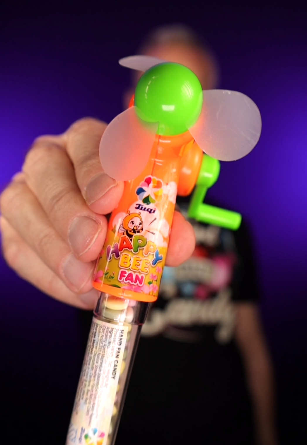 Trying weird candy: Happy Bee Fan and Brain Blaster Sour Candy Spray #asmrcandy #candyasmr #candyasmr 