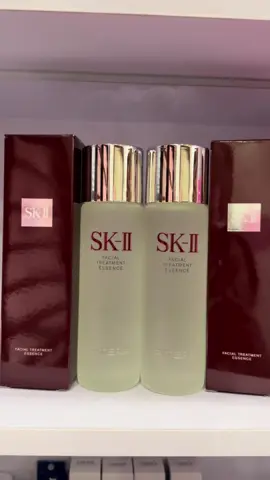 ⭐ Nước Thần SK-II Facial Treatment Essence Nhật Bản - CÓ SẴN 📣📣📣📣GIÁ 19xx 💧 Dung tích : 230ml  👉 Giảm đáng kể các vết thâm nám   👉 Vết nhăn được giảm trông thấy,  👉 Kết cấu da được cải tạo,  👉 Làn da trở nên săn chắc hơn, Độ sáng của da tăng nhanh chóng.  👉 Làn da của bạn sẽ trở nên trong suốt như pha lê.  👉 Giúp da sáng, khỏe, căng mọng và đàn hồi tối, tươi nhuận trẻ hóa da.  👉 Đặc biệt giúp da thẩm thấu serum và các sp dưỡng da sau đó tốt hơn, phát huy được tối đa hiệu quả của sp dưỡng da.#xuhuong #myphamchinhhang 