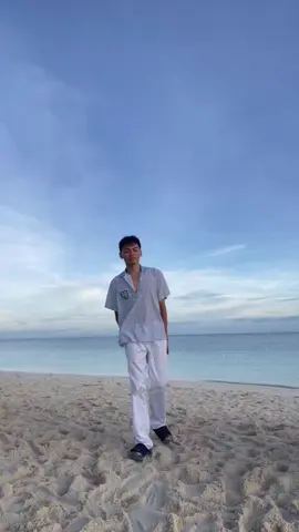 🩵🤍                                       #fyp #beach #withfriends
