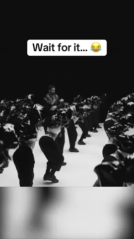 BABYGURLLLLL 😂 #Drake in the NOKIA music video!