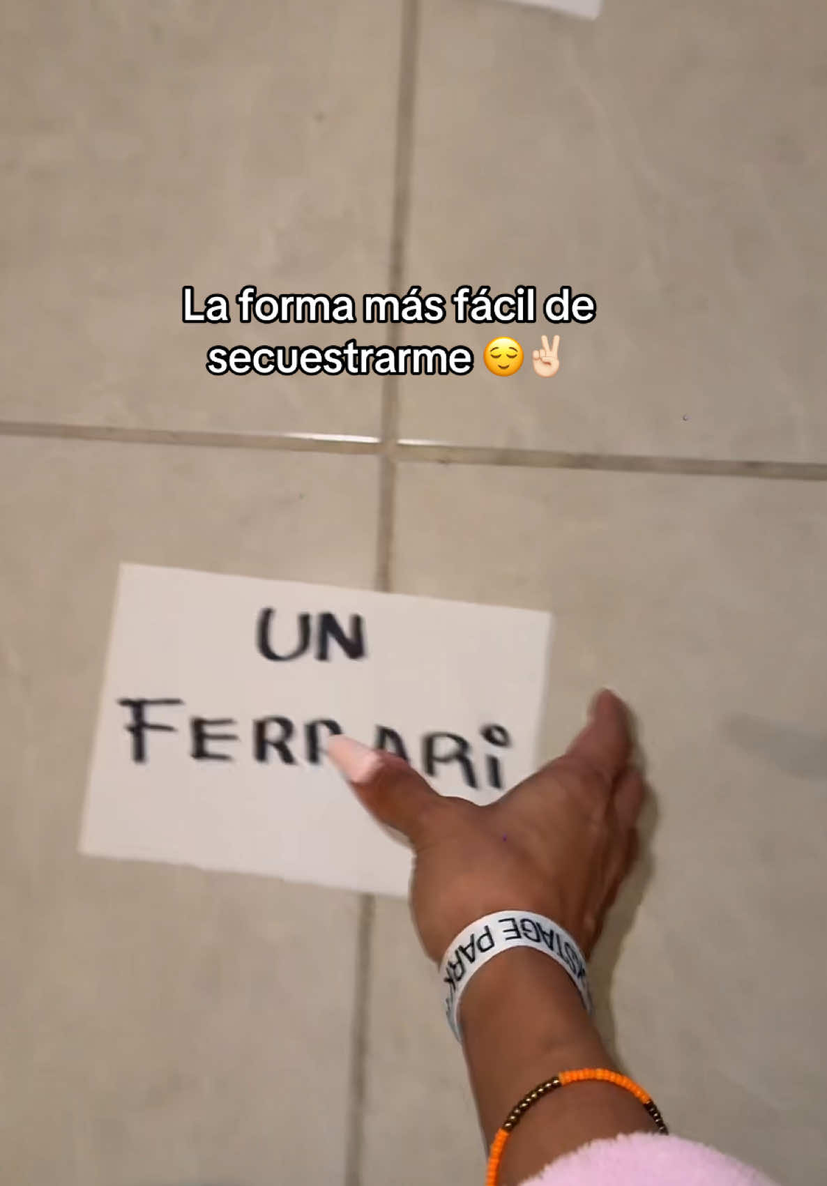 Me dejo secuestrar fácil y barato 😂😂😂😂 Secuestrador cuando te canses de mí déjame en @My Cosmetic Surgery 😌😂