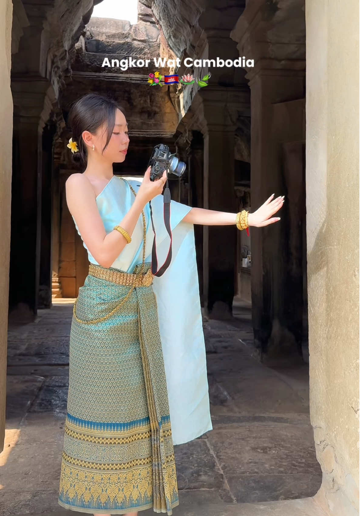 It’s your sign to wear Khmer traditional clothes to Angkor Wat 😍😍 #siemreap #khmertraditionalclothes #outfitsinspo 