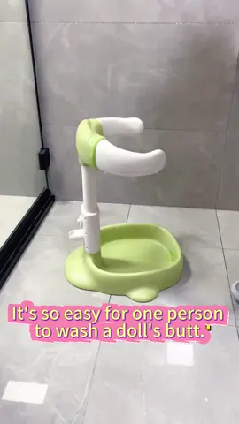 Free up your hands for easy bathing! Baby Standing Bather makes bathing easier!