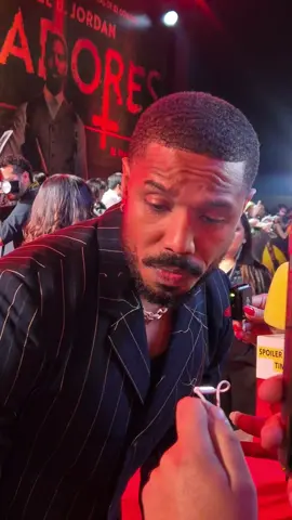 El actor y director #michaelbjordan se encuentra en #méxico🇲🇽  promocionando #sinners  #pecadores en donde interpreta a unos hermanos #gemelos que de ptonto se topan con #vampiros. 
