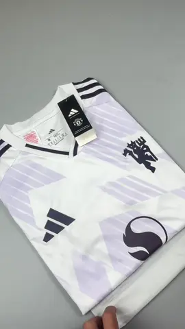 Manchester United 2025/26 Fan Edition New Football Shirt #manchesterunited #football #jersey #shirt #kit #footballjersey #Soccer #soccerjersey #footballshirt #2025jersey #2025football #footballkit #soccershirt 