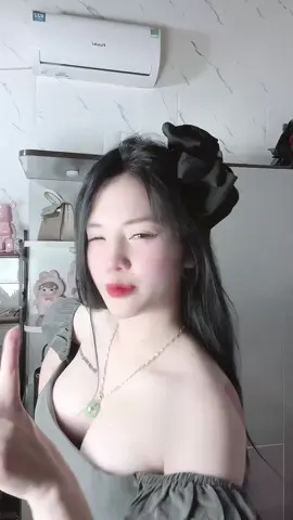 Uống nhầm ánh mắt, say bởi đôi môi,chiều nói yêu tôi.Tối lại đi chơi gái🫢#xuhuongtiktok #xuhuong 
