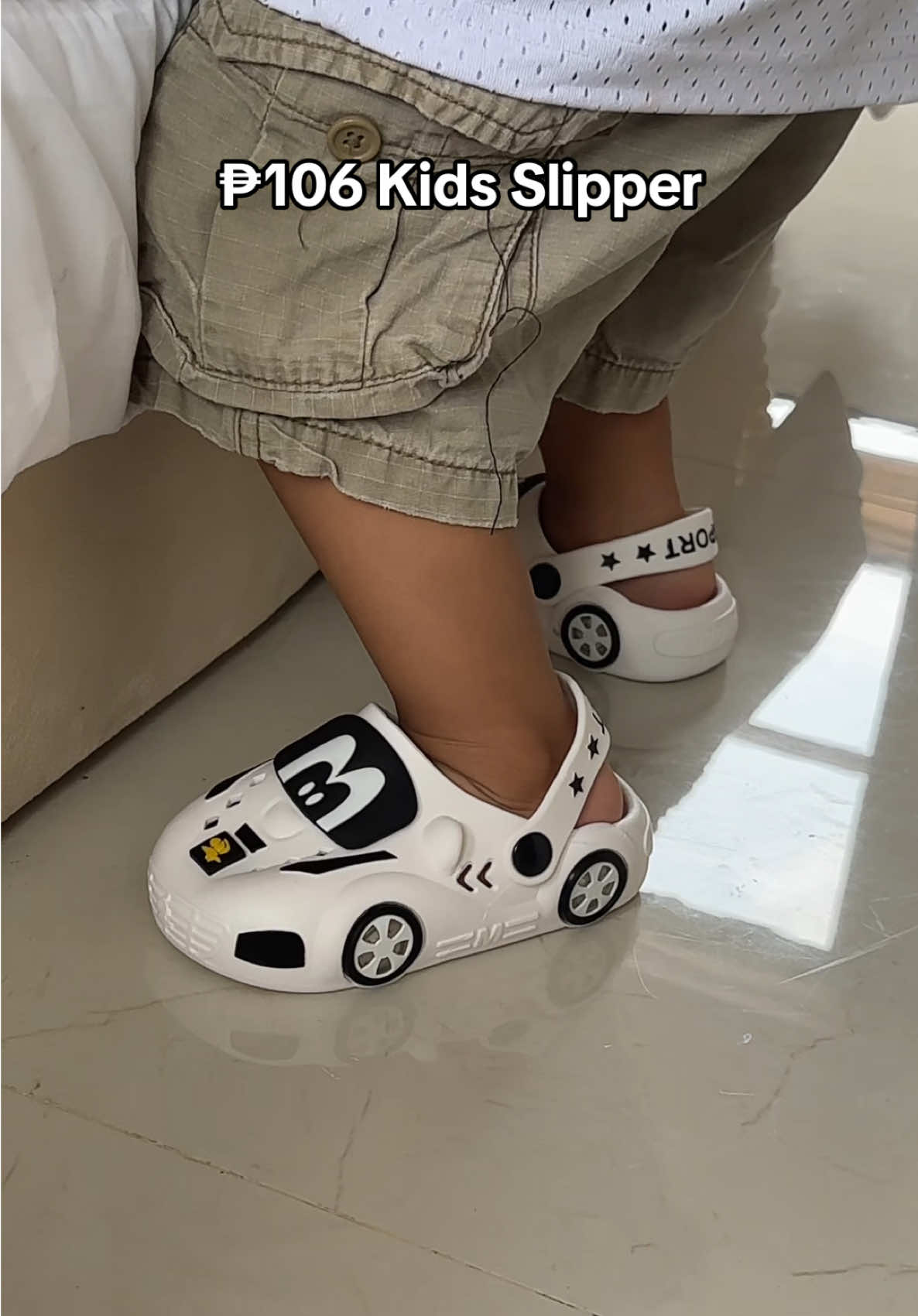 ₱100 Sandals/ Slipper for kids na umiilaw 🫣❤️❤️❤️   #kids #slippers #sandals #clogs #tsinelas #pambahay #shoes 