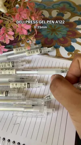 Patapos na ang klase pero buy na hanggat maaga pa bka maubusan ka netong napakagandang quality ng ink sa pagsulat🥰❤️ #deli #delipen #gelpen #ballpen #signpen #blackinkpen #blackink #schoolsupplies #schoolneeds #penlover #delistationery 
