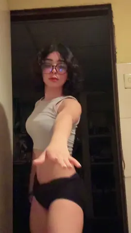 Estaba aburrida KSJDSKJD gn #vira #danc #tren #trendingvideo #foryo #fyp #creatorsearchinsights 