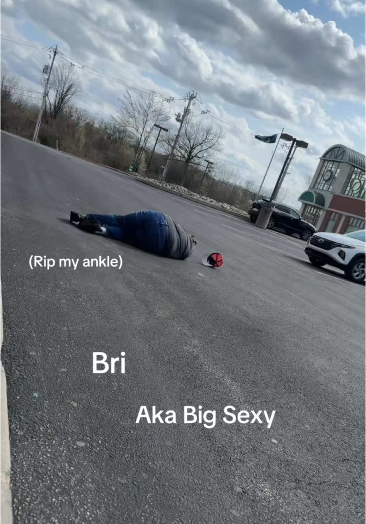 The way I was personally victimized by this trend🤣 #Running #funny #restaurant #run #fullspeed #lol #fall #fail #work #coworkers 