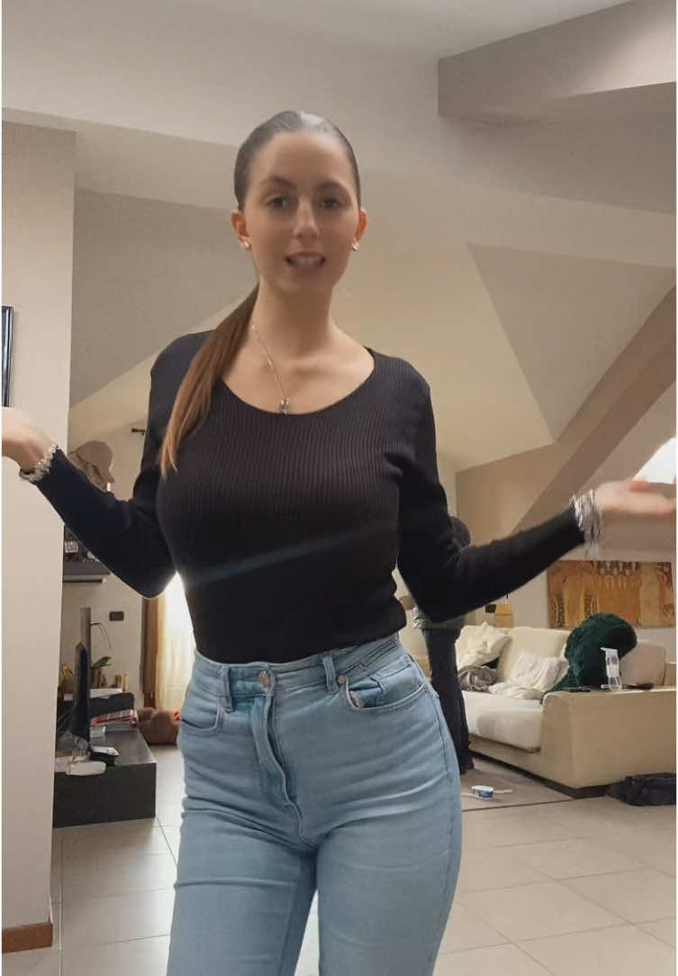 seduta a pensare🤯