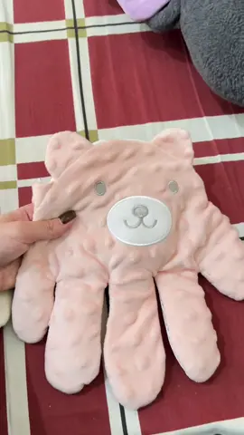 Gối bàn tay tự vỗ cho bé sơ sinh