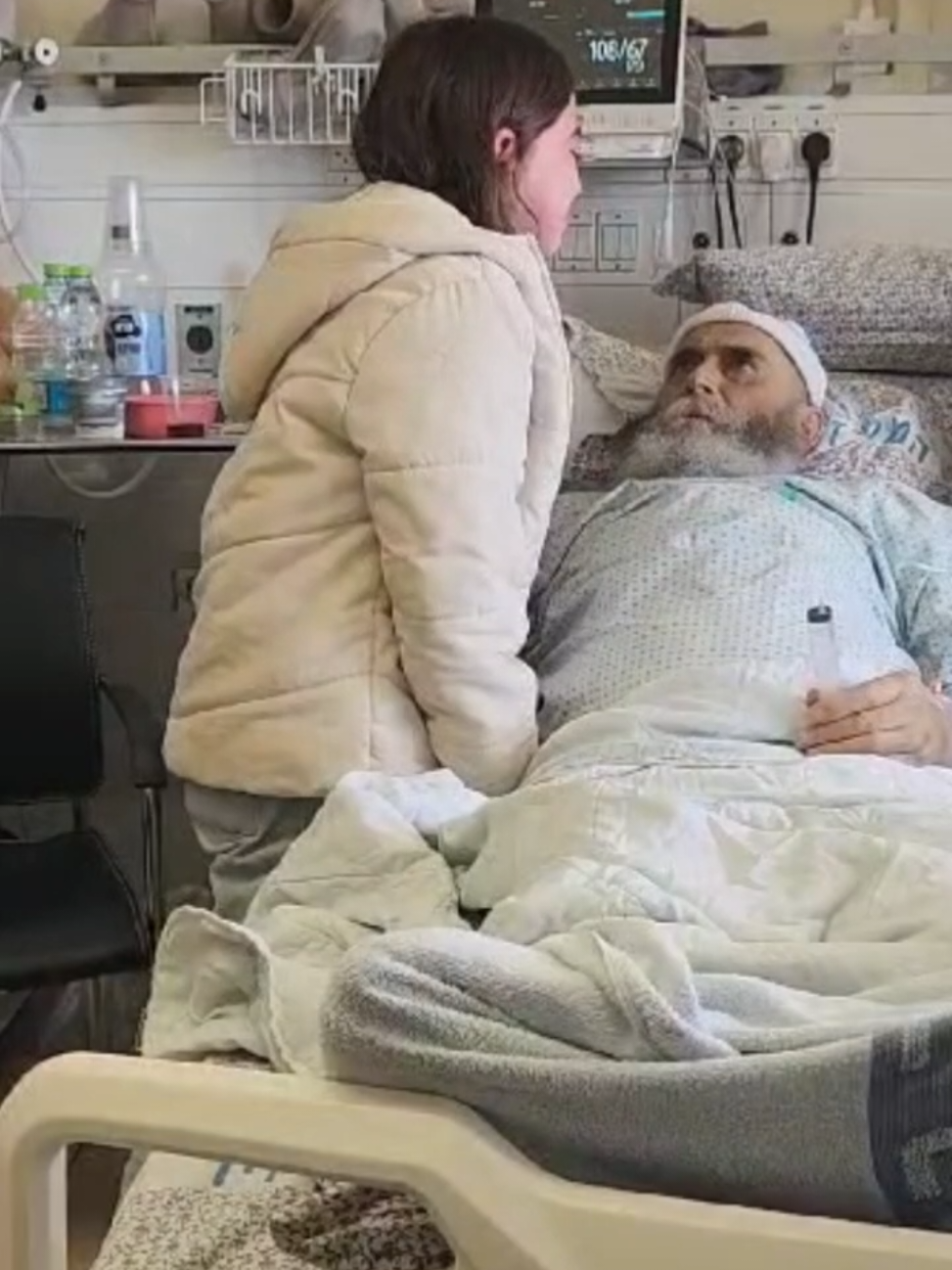 انا قوي سيدي 💔1.4.2024 كلامتك يابا واخ من كلامتك وداعك النا بنتساش يابا  عرفت راح وتركنا جمعتنا كلنا وودعتنا كلنا توصينا وتنصحنا ولا ممكن ننسى  حبيتنا كلنا من صغيرنا لكبيرنا قلبك الطيب حبنا كلنا  اشتقنالك حبيب قلبي يابا 
