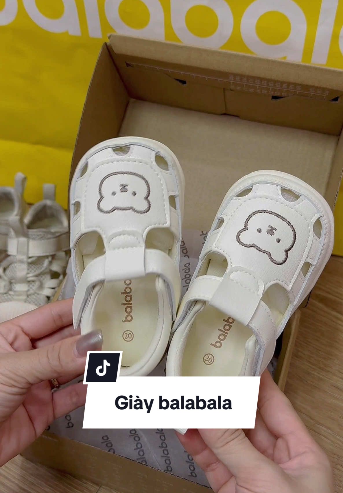 Unbox đôi giày balabala thứ 2 của Subi @balabala SEA #balabalavietnam #balabalavn #giaytapdi 