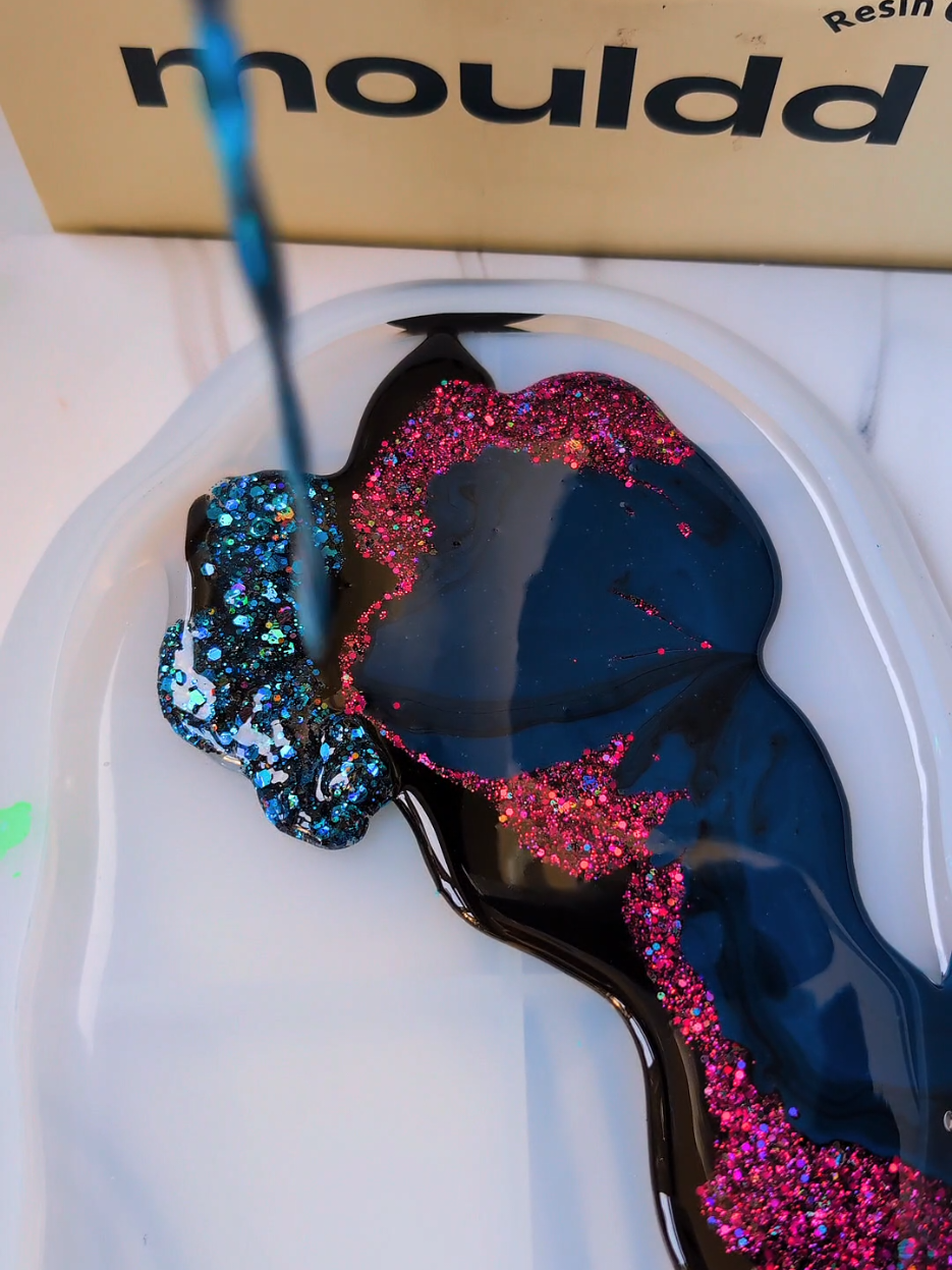 The cats out the bag.....@mouldd_resin mould of the month are not one but two beautiful irregular trays which are  down from £19.99 this month! To a  pound with any valid resin kit....what a bargain  A really large size giving them endless design opportunities. This is the oval design ,with a galactic twist....what shall I try next ?  #galactic #spacevibes #resin #art #resinart #homedecor #epoxyresin #cosmic 