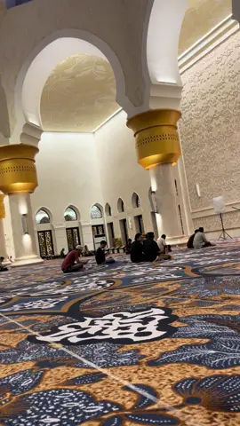 suara takbir kala itu di masjid syekh zayed solo ❤️ #lagitranding #fypppppppppppppppppppp #masukberandafyp #virall #trandingvideo #masukberandafypシ #berandatiktok #masjidsyekhzayed #masjidsyekhzayedsolo #solo #kotasolo #majid #iedmubarak #idulfitri #takbir #takbiran 
