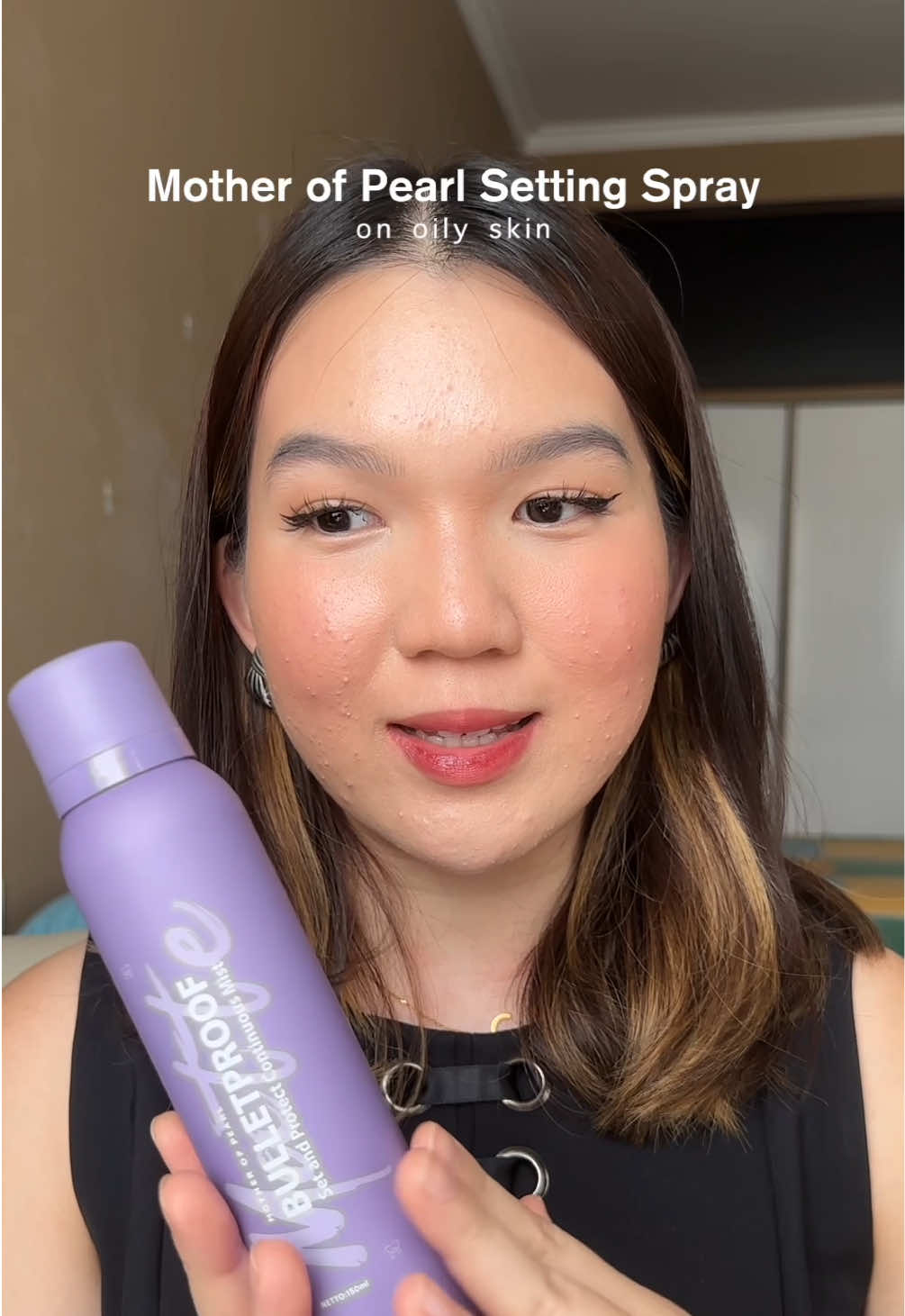 watch my first review:  @san | acne & textured skin testing mother of pearl continuous setting spray lagi di kulit berminyak. sebenernya bagus ya tp emg finishnya too glowy. bisa ditambahin powder aja lagi sih sbnrnya setelah itu. i don't hate it, but it's not my favorite #mopsettingspray #motherofpearl 