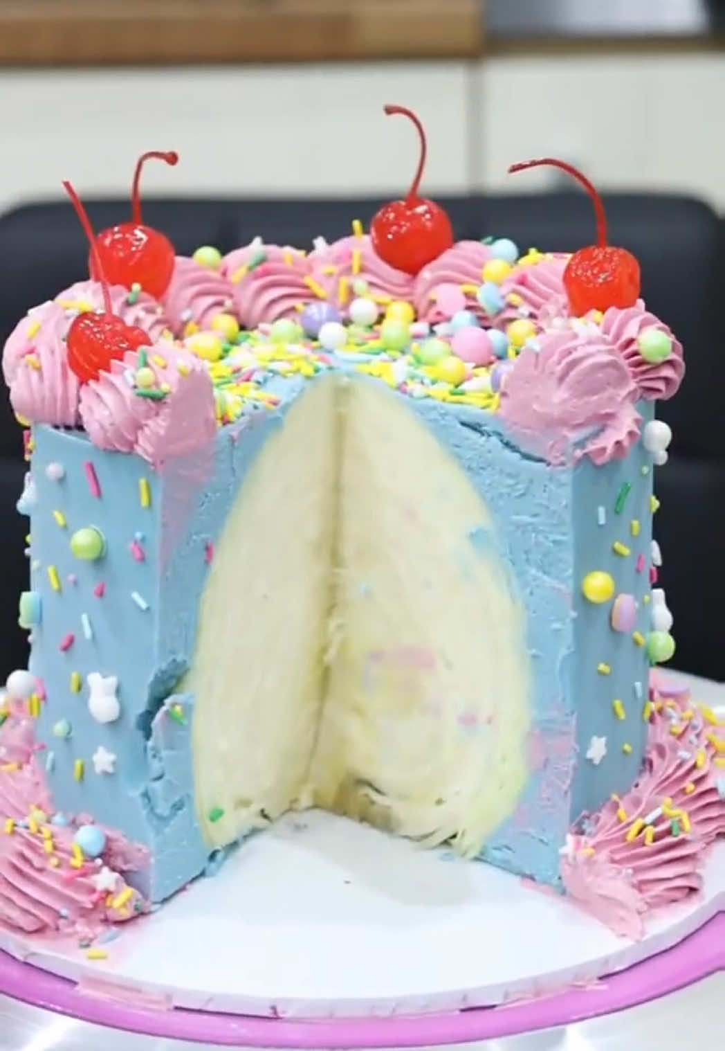 For when someone asks if you can make a cake “less sweet” 🤗 Make it cabbage instead of cake and everyone’s happy!  🥳 Good thing Frost Form makes it easy to frost anything! Order Frost Form on www.frostform.com 🌎 We ship worldwide! #frostform #cakedecorating #birthdaycake #cake #AprilFools 