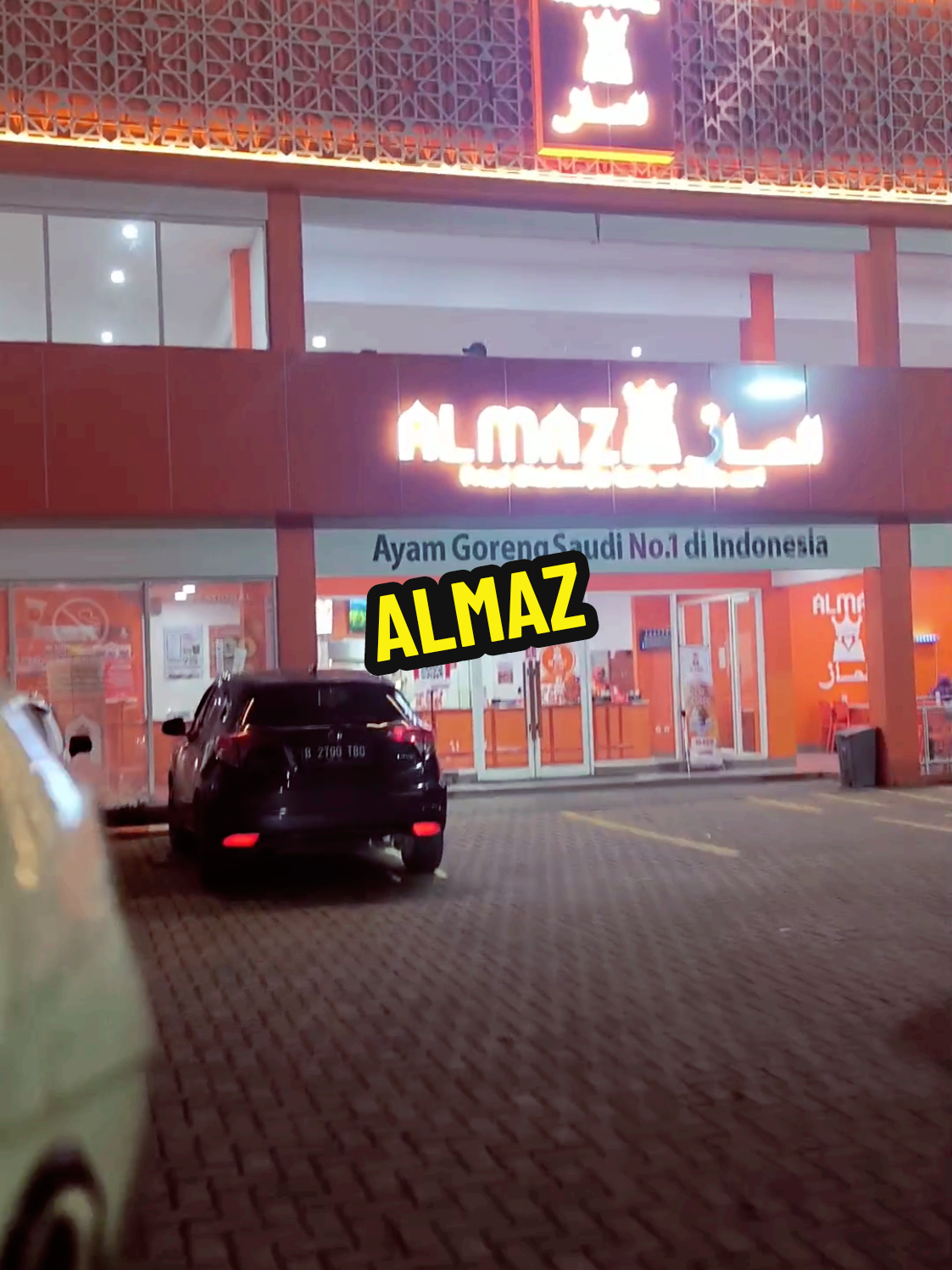 Nyobain Ayam Goreng Khas Saudi Pertama di Indonesia 🙂‍↕️#almaz #fyp 