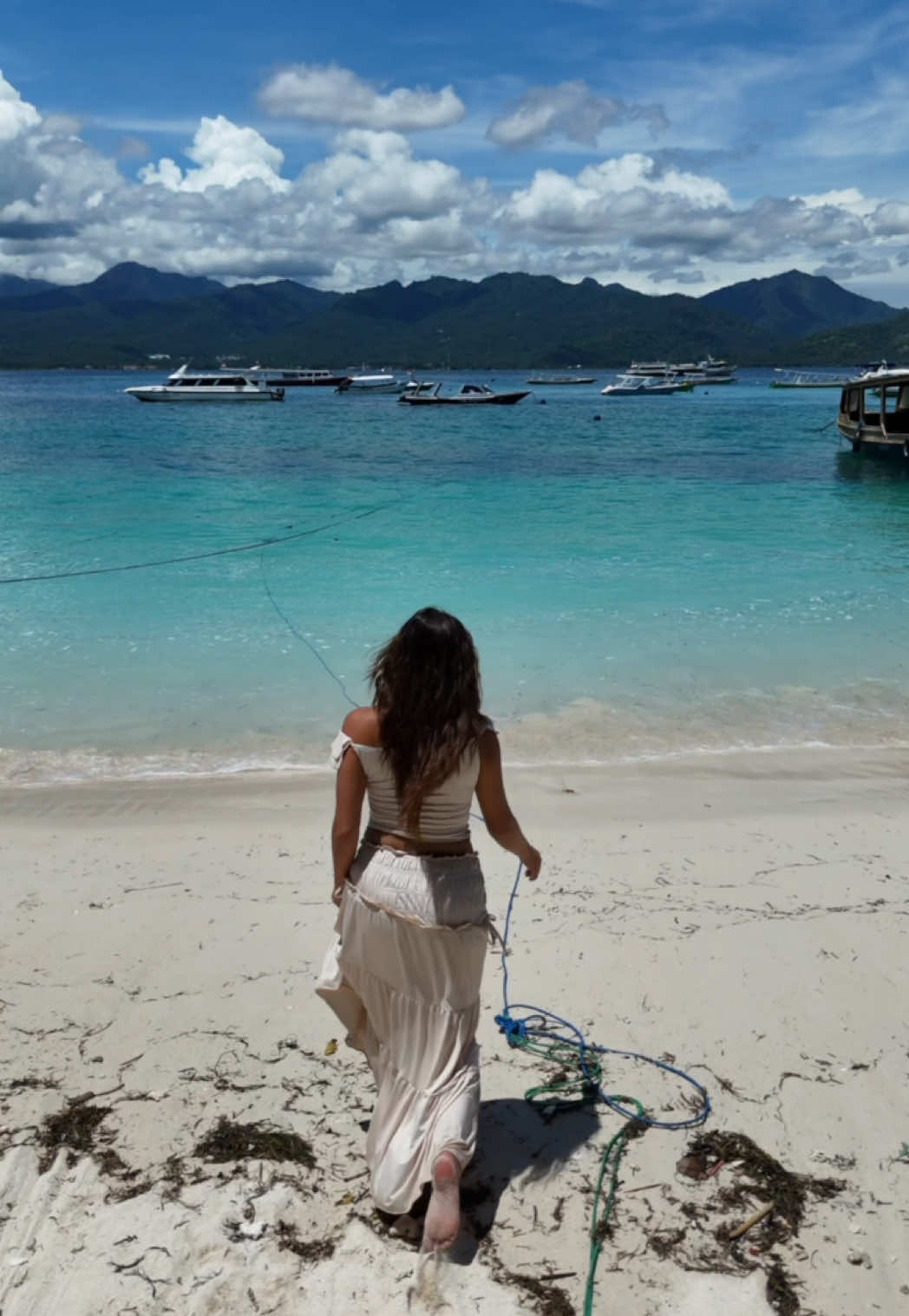 Could never get enough of this view 🦋🤍🐚 #giliair #lombok #bali #beachday #island #islandlife #islandgirl #dronevideo #drone #sea #traveltiktok #traveling #travellife 