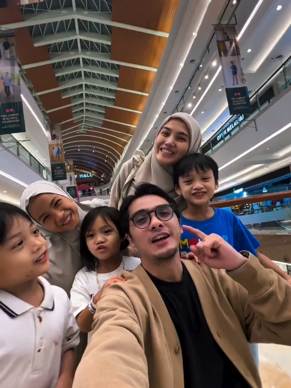 Ricky Chilnady Pratama Harun (lahir 12 Januari 1987) adalah pemeran, model, dan mantan disjoki berkebangsaan Indonesia..Ricky menambatkan pilihan hatinya yang terakhir kepada pemeran Herfiza Novianti. Mereka menikah di Jakarta pada 15 Juni 2013💗 #rickyharun #ricky #herfiza 