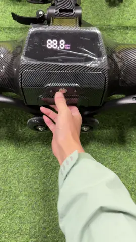 🌪️ “Unfold your game in 10 seconds? Yeah, we did that.” 🌪️ Meet the G3 Golf Trolley – Where “complicated setup” goes to die. 🚀 📐 One-Flick Wizardry: From suitcase mode (726×364.5mm) to full beast (1085mm tall) → faster than your buddy’s backswing. No tools, no sweat, just ✨snap-and-go✨. #golf #golfer #golfing #golfinglife #golftiktok #golftips #golfswing #golflife #golfclub #golfcourse #golftok #golftrolley #golfcart #golfcaddy #golfcaddie #caddy #caddie #chinafactory #golfball #golfbag