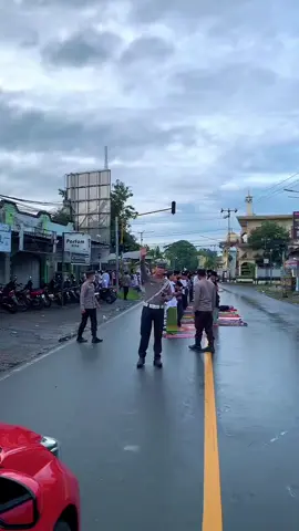 sholat idul Fitri di tengah jalan aspal #fypシ゚viral #fyppppppppppppppppppppppp 