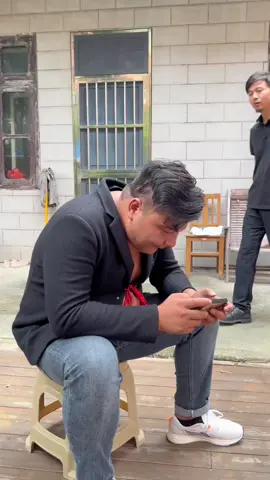 7283439662230736189无缘无故挨了两脚。