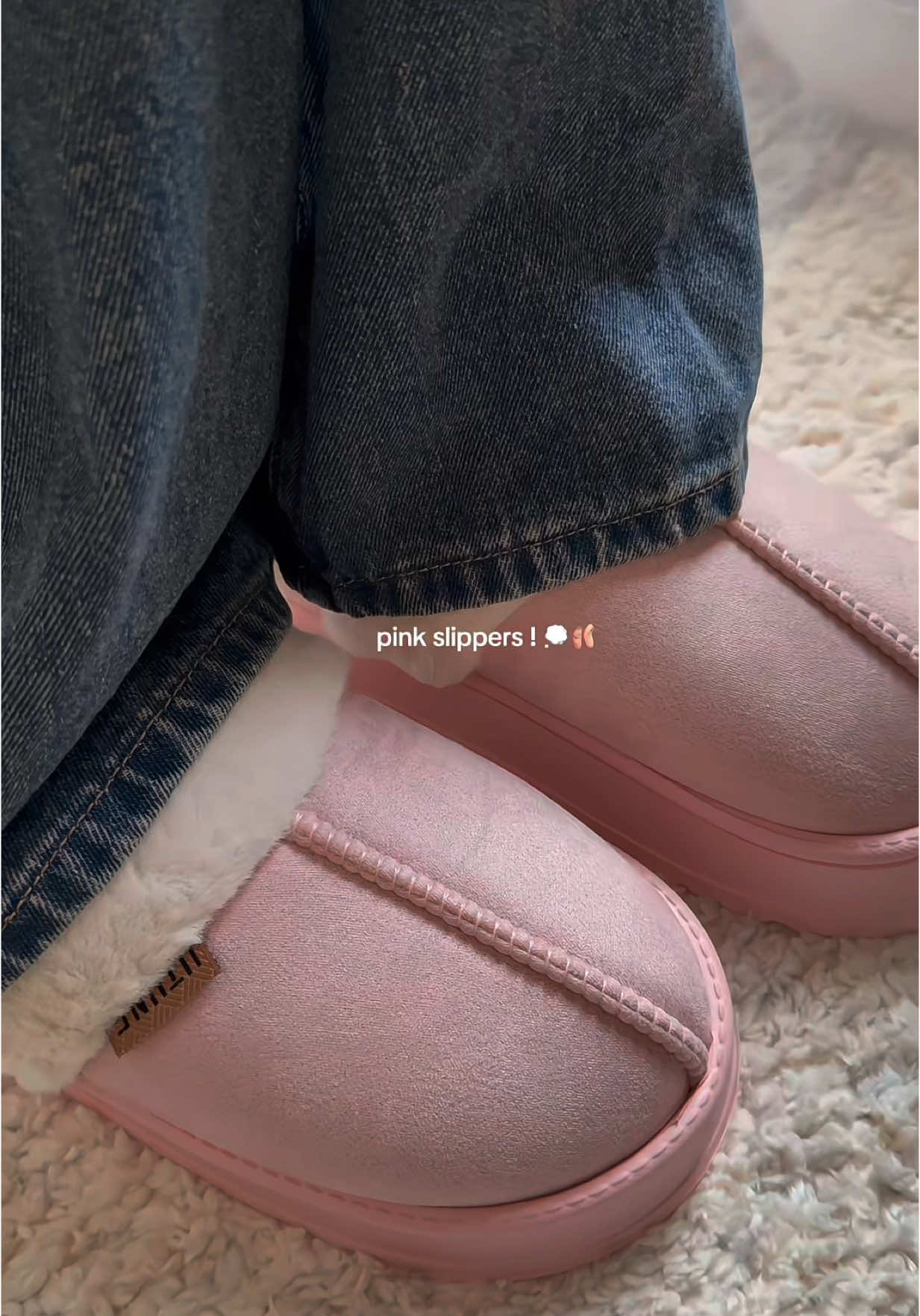 pink slipper pretty 🎀💫 #slippers #chunkyslippers #slippersforwomen #slippersformen #houseslippers #uggslippers #cuteslippers #fyp #trending #viral 