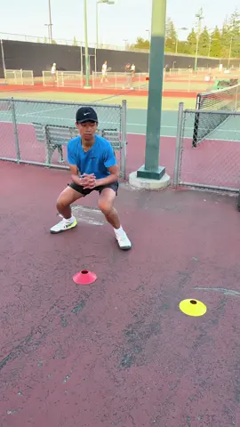 Improve your backhand in close stance. Great drill for tennis players (advanced and beginners) #tennisfitnesssanjose #tennisworkout #tennisfootwork #tennistips #tennis #drill #training #workout #itf #tenniscoach #funcional #fitnesstrainer #Fitness 
