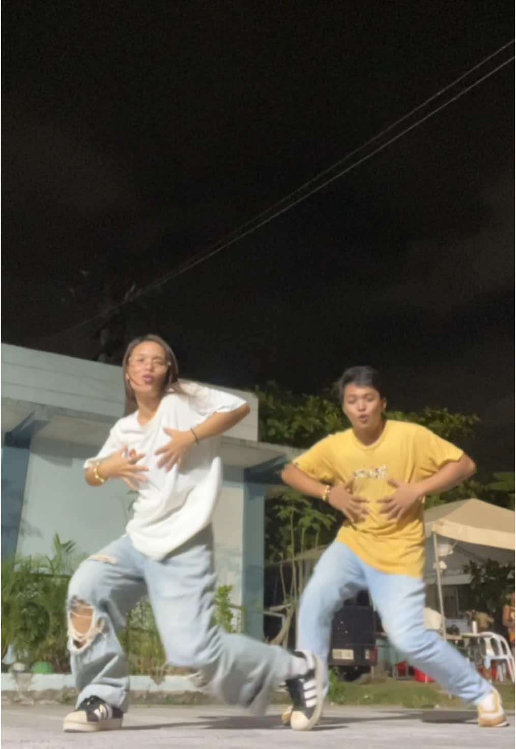 Left right side to side 🎶 #brunomars #chunky #fyp #foryoupage #tiktokviral