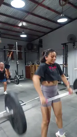 Another short but sweet triplet🔥 #1rebelfitnessph #functionalfitness #crossfit #strengthandconditioning #1rebelxtraining #toestobar #lunges #GymTok #foryoupage #foryou #crossfit 