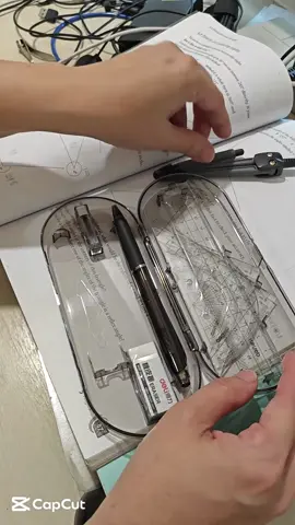 Mathematical geometry set Ada 8pcs, dengan box sekali. #wenztrading #mathematical #stationery #backtoschool #mathematics 