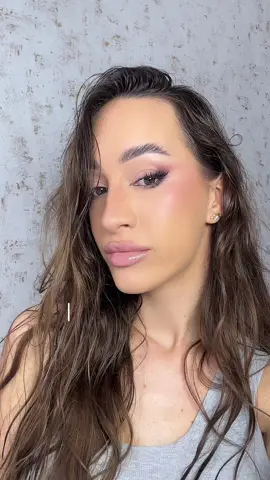 Kosa mi je kao da me je karava zvakala, ali ja sam samo pokusala da napravim wet look ✨✨✨ #makeup 