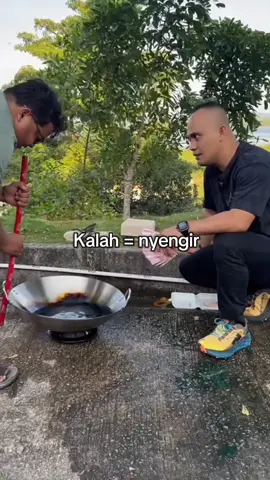 idealis kalah core 🗿 #fyp #senyumpalsu #idealis 